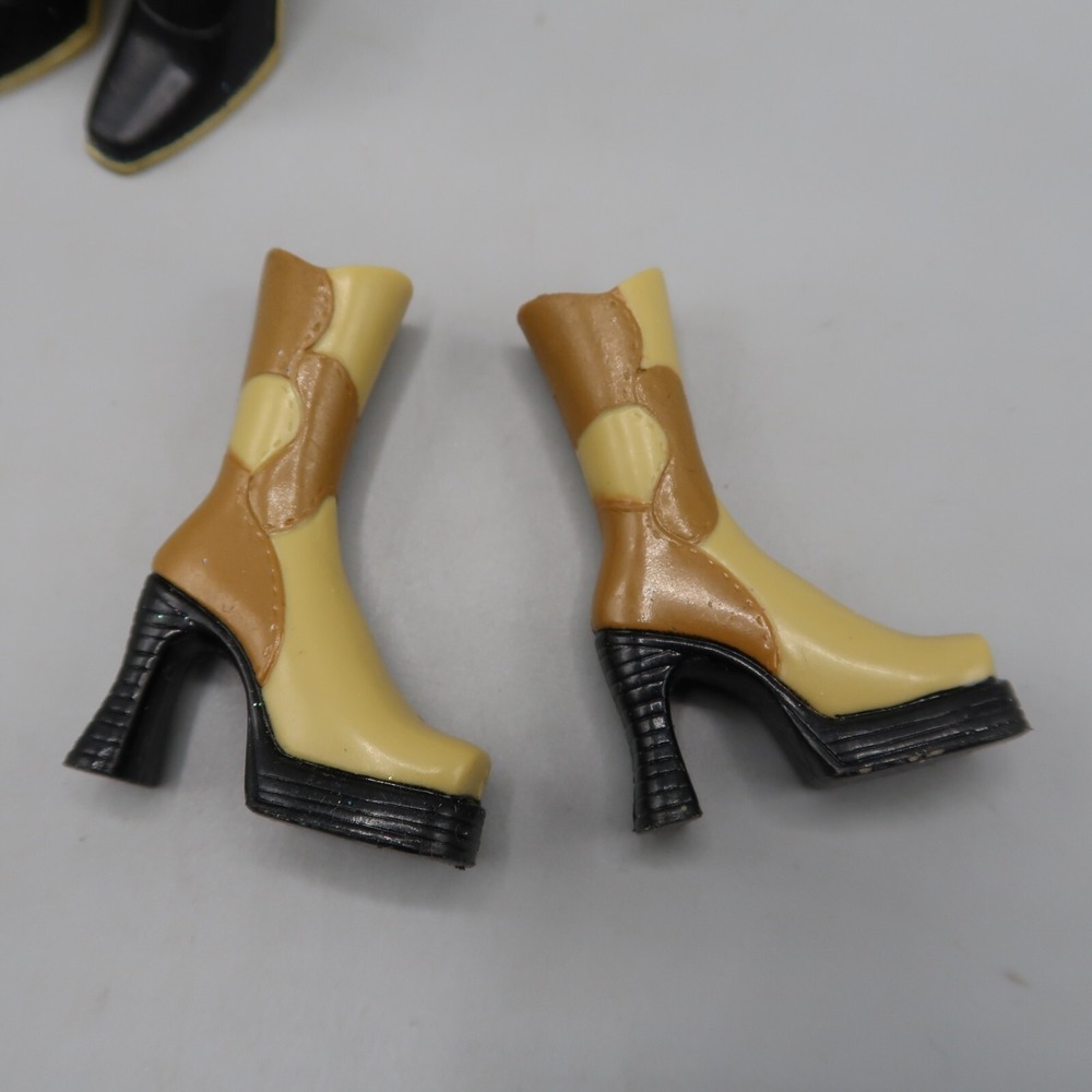 Vintage Bratz MGA 2 Pairs Of Shoes Boots Black Gold, 2 Purse, Purple pants Lot - Picture 3 of 7